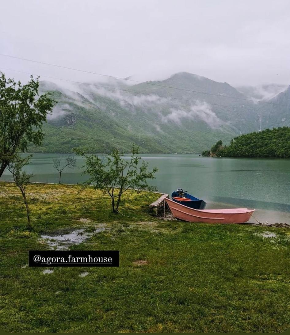 Agora Farmhouse Koman Екстериор снимка