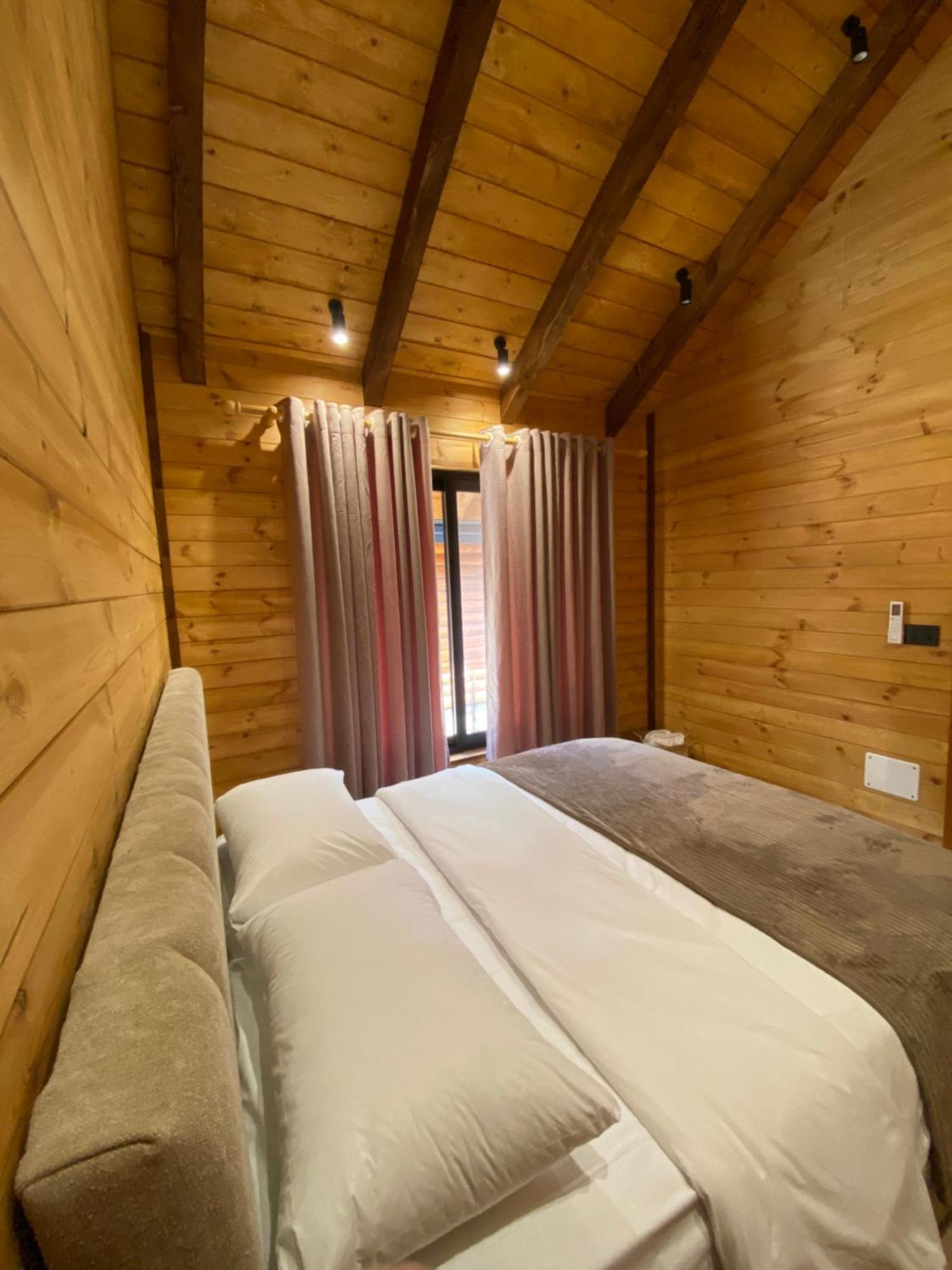Agora Farmhouse Koman Екстериор снимка